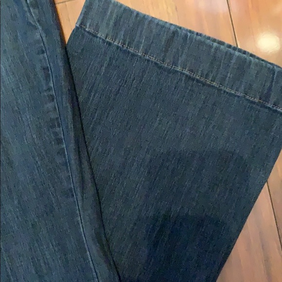 White House Black Market  Flare leg Size 4 short - Picture 3 of 7